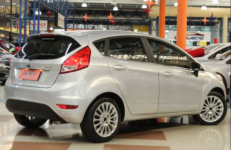 Ford Fiesta 1.6 Titanium Hatch 16v - Foto #2