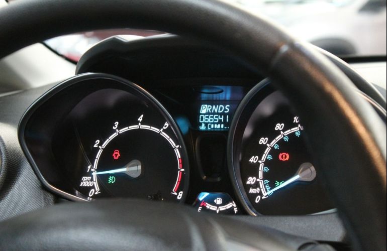 Ford Fiesta 1.6 Titanium Hatch 16v - Foto #4