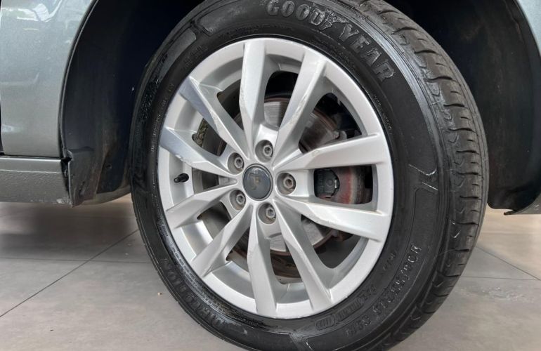 Volkswagen Fox 1.6 Mi 8v - Foto #9