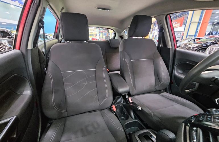 Ford Fiesta 1.6 SE Hatch 16v - Foto #5