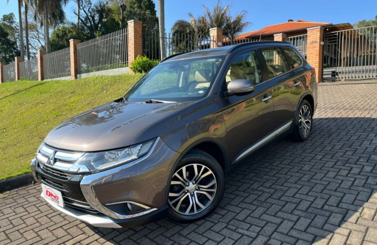 Mitsubishi Outlander 2.2 DI-D HPE-S 4WD - Foto #3