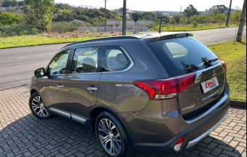 Mitsubishi Outlander 2.2 DI-D HPE-S 4WD - Foto #6