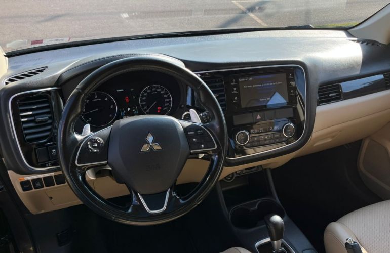 Mitsubishi Outlander 2.2 DI-D HPE-S 4WD - Foto #10