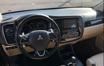 Mitsubishi Outlander 2.2 DI-D HPE-S 4WD - Foto #10