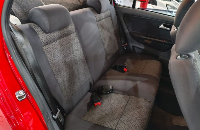 Volkswagen Fox 1.0 Mi 8v - Foto #9
