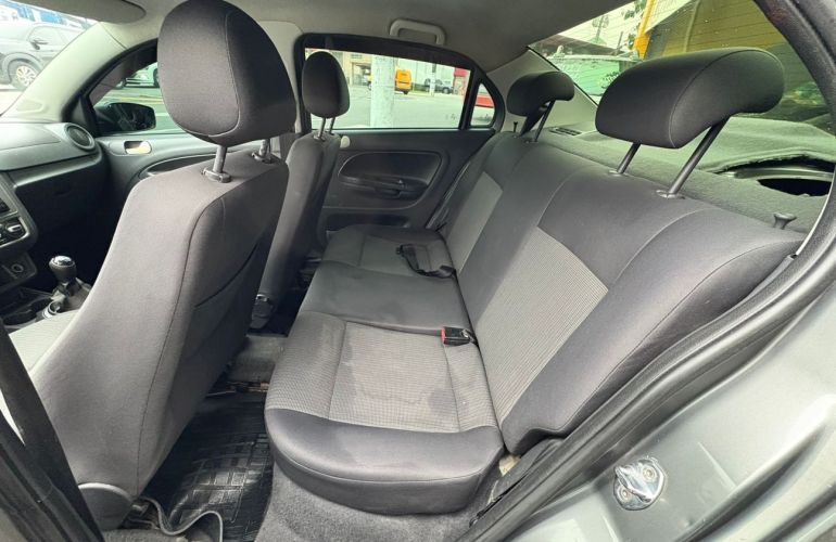 Volkswagen Voyage 1.0 Mi 8v - Foto #8