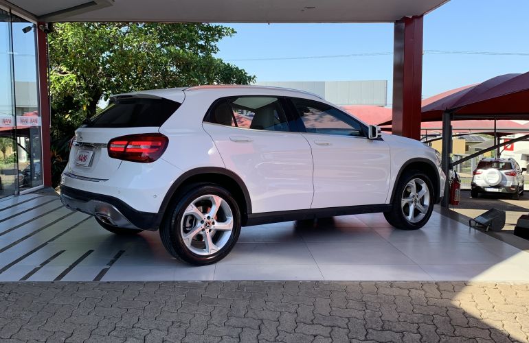 Mercedes-Benz GLA 200 Advance - Foto #4