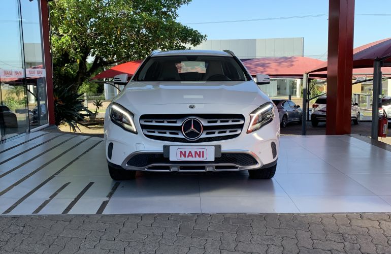 Mercedes-Benz GLA 200 Advance - Foto #2