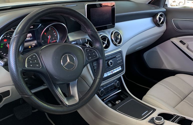 Mercedes-Benz GLA 200 Advance - Foto #3