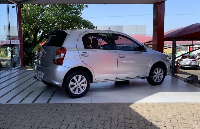 Toyota Etios X Plus 1.5 (Flex) (Aut) - Foto #4
