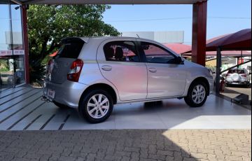 Toyota Etios X Plus 1.5 (Flex) (Aut) - Foto #4