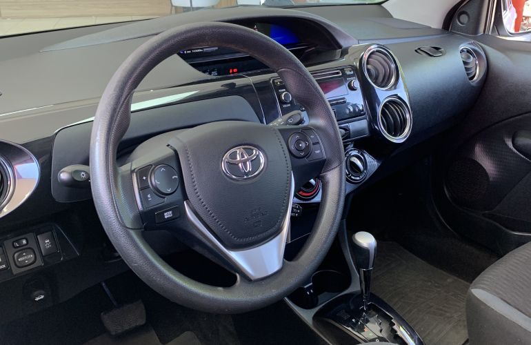 Toyota Etios X Plus 1.5 (Flex) (Aut) - Foto #3