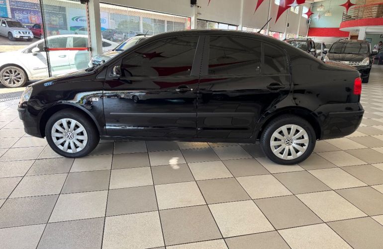 Volkswagen Polo Sedan 2.0 8V - Foto #4