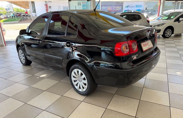Volkswagen Polo Sedan 2.0 8V - Foto #5