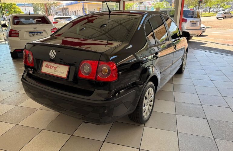 Volkswagen Polo Sedan 2.0 8V - Foto #7