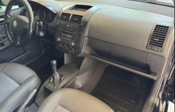 Volkswagen Polo Sedan 2.0 8V - Foto #9