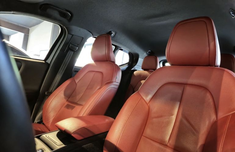 Volvo XC40 2.0 T5 Momentum AWD - Foto #4