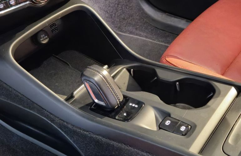 Volvo XC40 2.0 T5 Momentum AWD - Foto #9