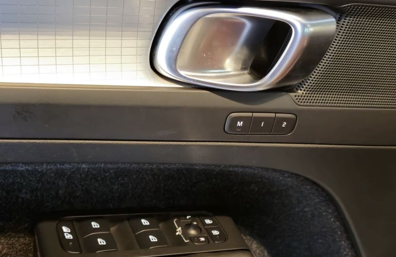 Volvo XC40 2.0 T5 Momentum AWD - Foto #10