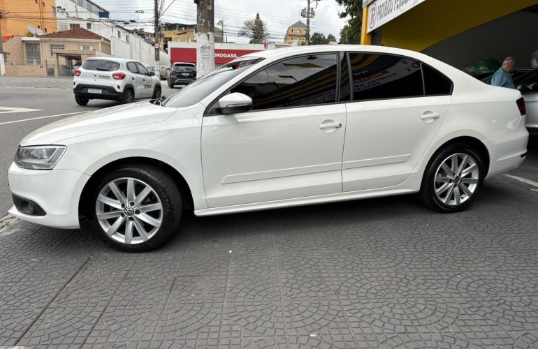 Volkswagen Jetta 2.0 Comfortline 120cv - Foto #4