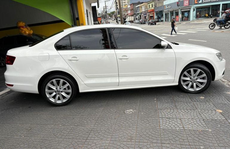 Volkswagen Jetta 2.0 Comfortline 120cv - Foto #5