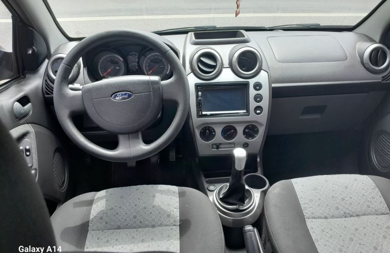 Ford Fiesta 1.6 MPi Hatch 8v - Foto #4