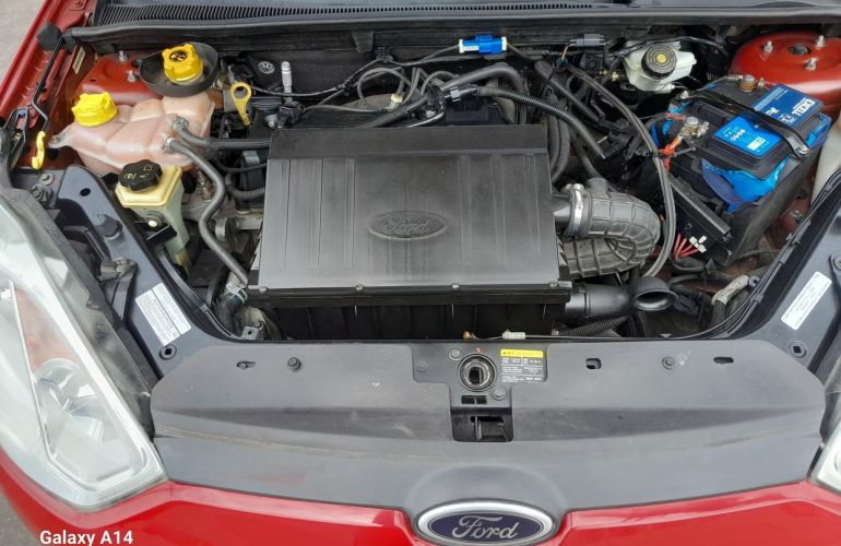 Ford Fiesta 1.6 MPi Hatch 8v - Foto #9