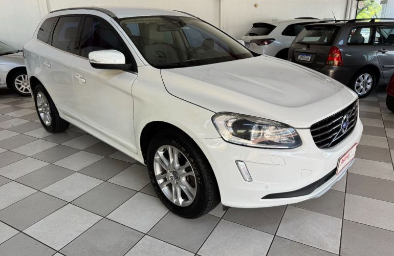 Volvo XC60 2.0 T5 Drive-E Dynamic - Foto #1