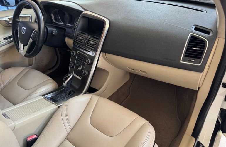 Volvo XC60 2.0 T5 Drive-E Dynamic - Foto #9