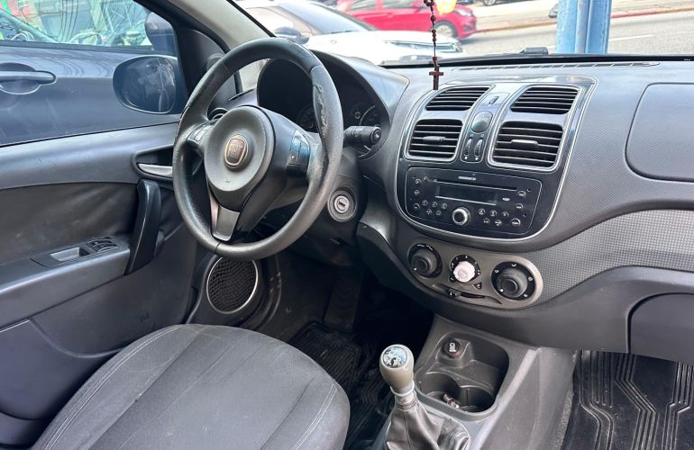 Fiat Grand Siena 1.4 MPi Attractive 8V Flex 4p Manual - Foto #9