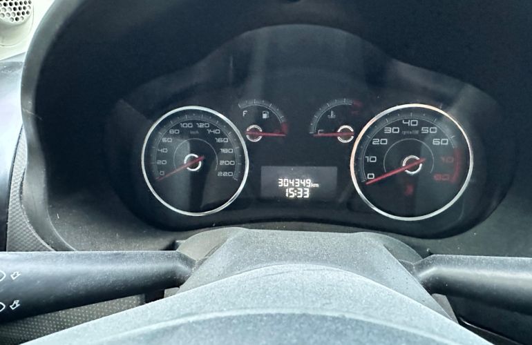 Fiat Grand Siena 1.4 MPi Attractive 8V Flex 4p Manual - Foto #10