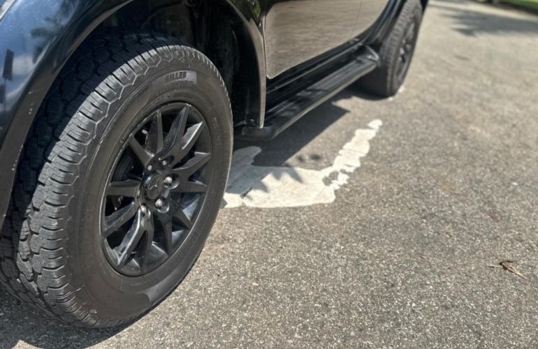 Mitsubishi L200 Triton 3.2 Hpe 4x4 CD 16V Turbo Intercooler Diesel 4p Automático - Foto #5