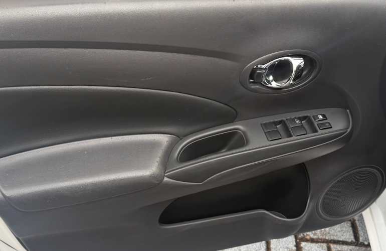 Nissan Versa 1.6 16V Unique CVT (Flex) - Foto #8