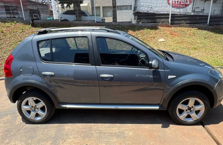 Renault Sandero 1.6 Stepway 16v - Foto #4