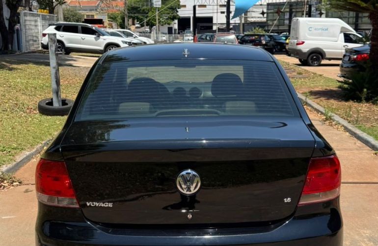 Volkswagen Voyage 1.6 Mi 8v - Foto #6