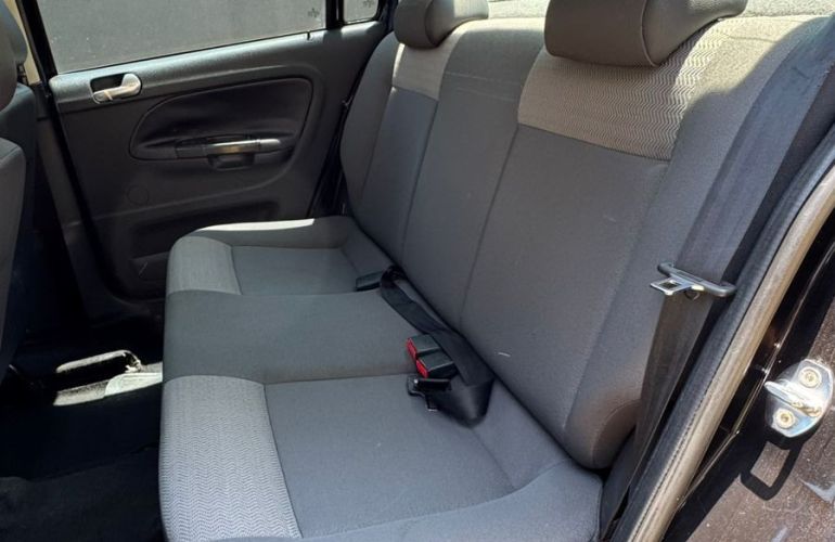 Volkswagen Voyage 1.6 Mi 8v - Foto #9