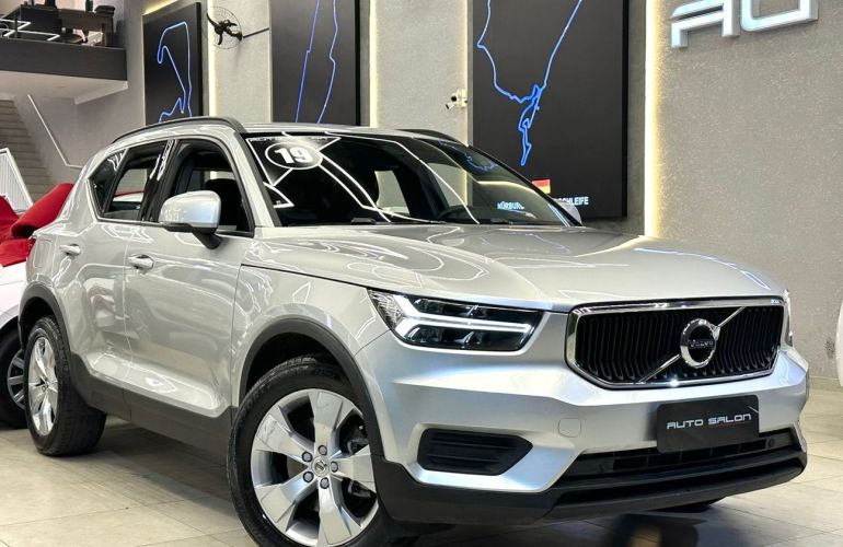 Volvo XC40 2.0 T4 - Foto #1
