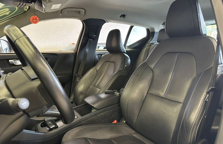 Volvo XC40 2.0 T4 - Foto #9