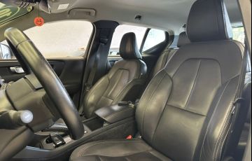 Volvo XC40 2.0 T4 - Foto #9