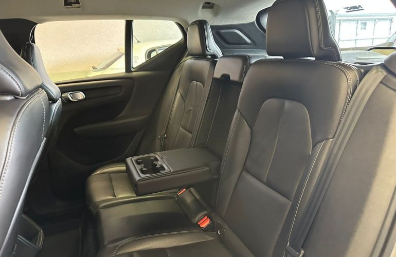 Volvo XC40 2.0 T4 - Foto #10