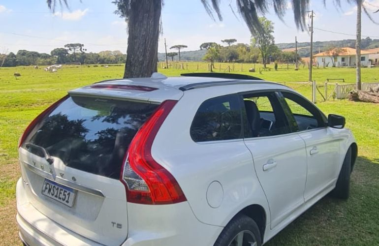 Volvo XC60 2.0 T5 Drive-E R-Design - Foto #3