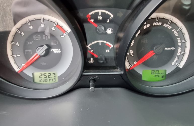 Ford Fiesta Sedan 1.6 Rocam (Flex) - Foto #5