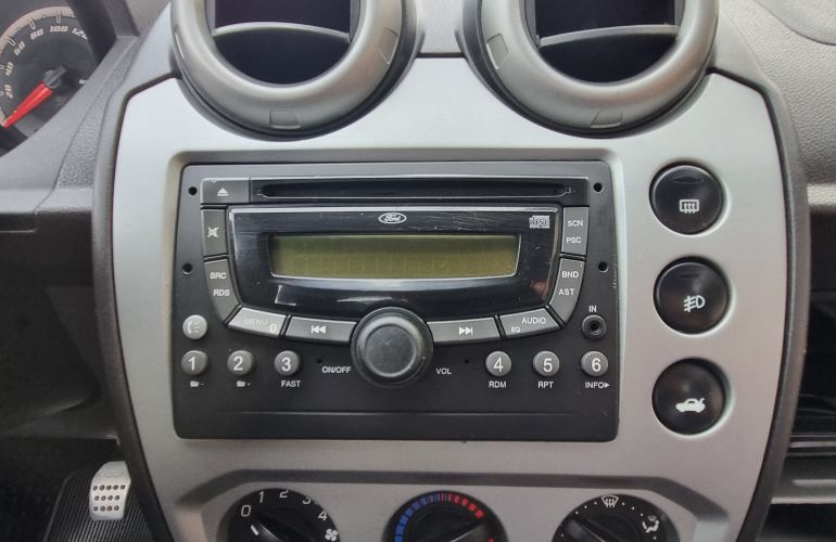 Ford Fiesta Sedan 1.6 Rocam (Flex) - Foto #8
