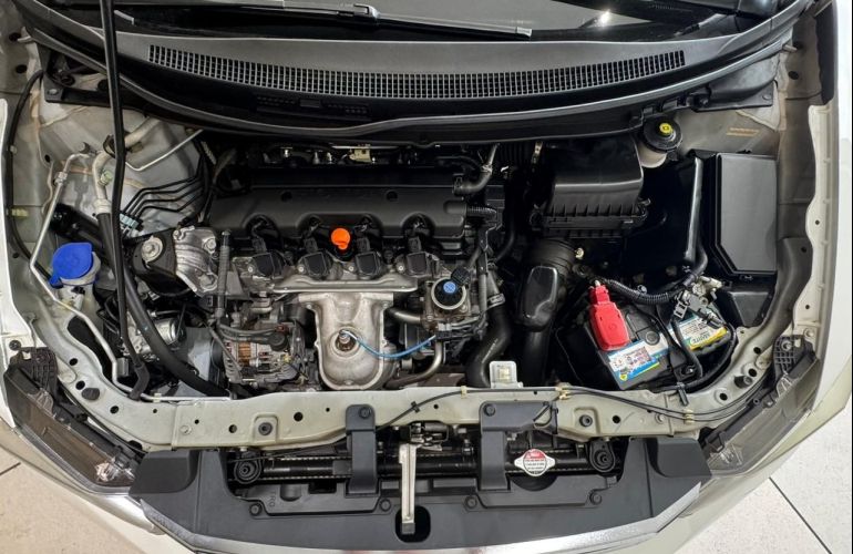 Honda Civic 1.8 LXS 16v - Foto #8