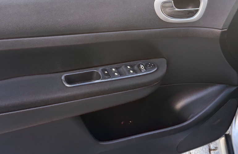 Peugeot 307 Hatch. Presence Pack 1.6 16V - Foto #5