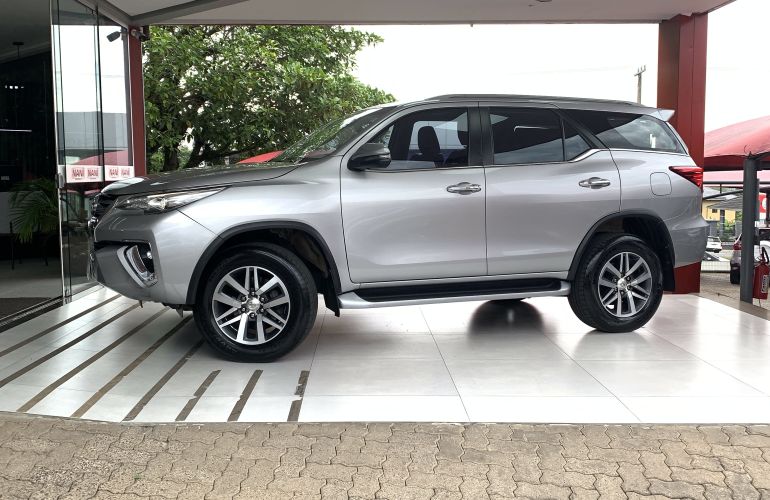 Toyota SW4 2.8 TDI SRX 7L 4x4 (Aut) - Foto #1