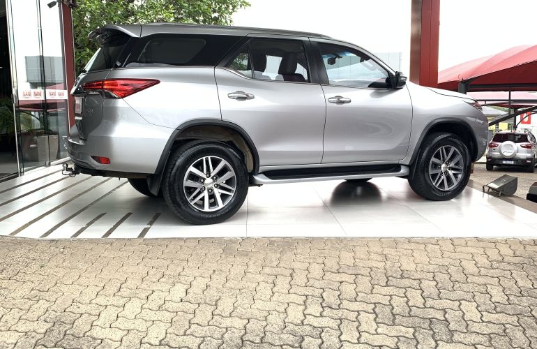 Toyota SW4 2.8 TDI SRX 7L 4x4 (Aut) - Foto #4