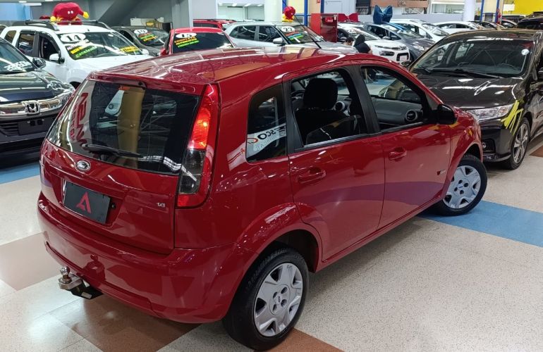 Ford Fiesta 1.6 MPi Class Hatch 8v - Foto #4