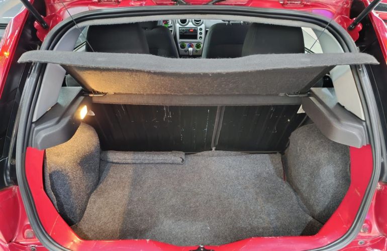 Ford Fiesta 1.6 MPi Class Hatch 8v - Foto #7