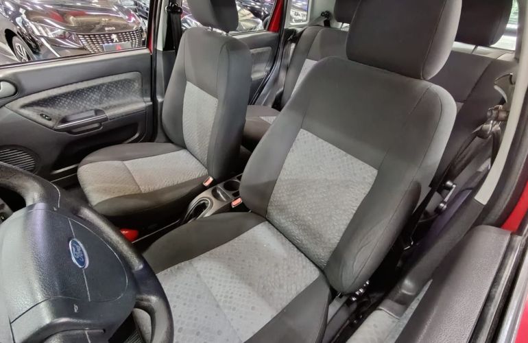 Ford Fiesta 1.6 MPi Class Hatch 8v - Foto #8